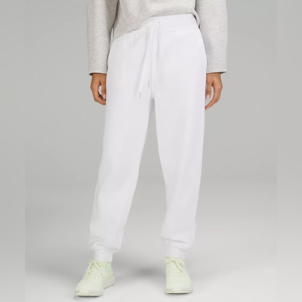 NWT lululemon Scuba High-Rise Relaxed Jogger
Full Length in White
